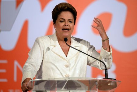 Во втором туре президентских выборов в Бразилии встретятся Дилма Русеф и Аэ ...