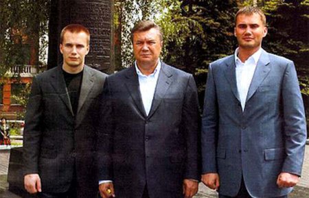 Место Семьи Януковича – на скамье подсудимых в ДНР