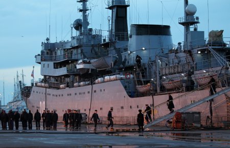 Российские моряки покинули Францию без 