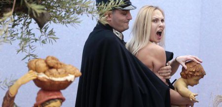 В Рождество активистка Femen устроила провокацию в Ватикане