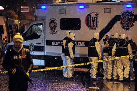 Полиция Турции выясняет причастность к взрыву в Стамбуле какой-либо террори ...