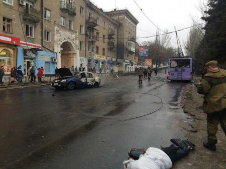 Фото и видео с места взрыва троллейбуса в Донецке