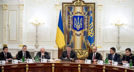 Пётр Порошенко просит СНБО рассмотреть вопрос о введении миротворцев на вос ...