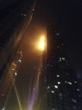 ​В Дубае сгорел «Факел»: пожар в одном из самых высоких в мире зданий бушев ...