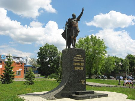 В Харькове пропал меч с памятника Александру Невскому (фото)