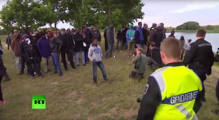 Между Великобританией и Францией разгораются споры из-за мигрантов