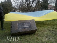 В Ровно установили мемориальный камень Бандере