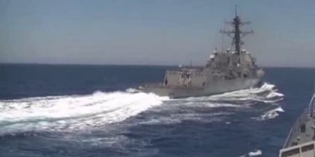 Минобороны опубликовало видео опасного сближения эсминца ВМС США с российск ...