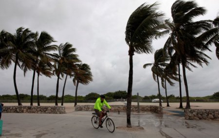 Повеяло «Мэтью»: жители Флориды бегут от самого мощного за 10 лет урагана