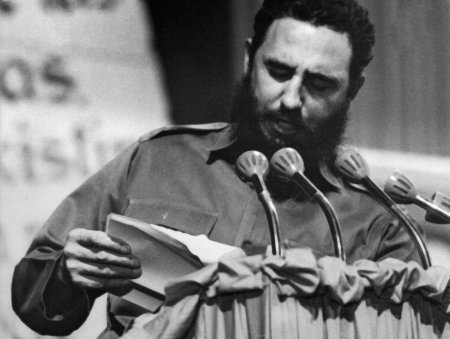 Порошенко отреагировал на смерть Кастро