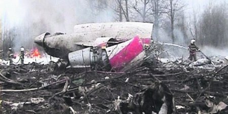 Польша потребовала у России записи переговоров из рухнувшего самолета прези ...