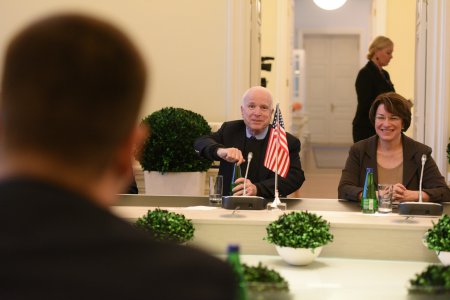 Балтийский вояж Маккейна: «сверка часов» в пику Трампу