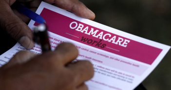 Конгресс США одобрил начало отмены Obamacare
