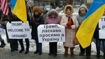 Украинцы поклялись в верности Трампу перед посольством США (ФОТО, ВИДЕО)