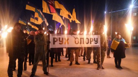В Славянске состоялось факельное шествие