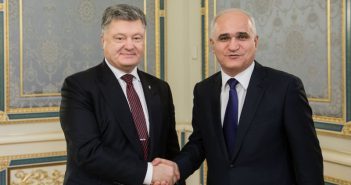 Порошенко обсудил с делегацией Азербайджана сотрудничество в судо- и самоле ...