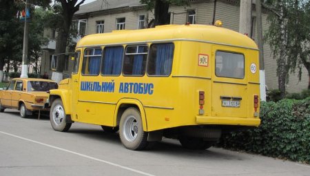 Гройсман: Кабмин профинансирует закупку 300 школьных автобусов