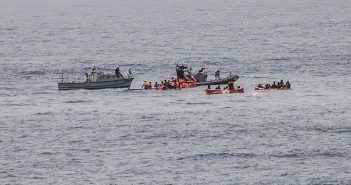 В Средиземном море затонуло судно с сотнями беженцев