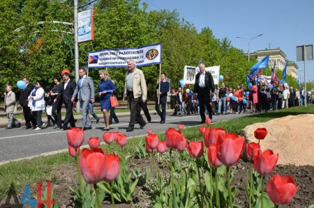 В Донецке идёт первомайское шествие (ФОТО, ВИДЕО)