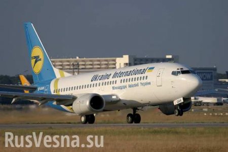 Вляпались: Самолет застрял в бетоне в аэропорту Запорожья