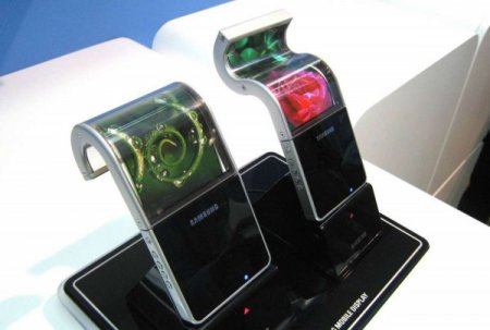 Samsung представила видео гнущегося экрана смартфона