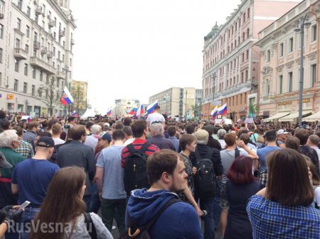 В Москве и Петербурге на митингах оппозиции задержали более 650 человек (ФОТО, ВИДЕО)