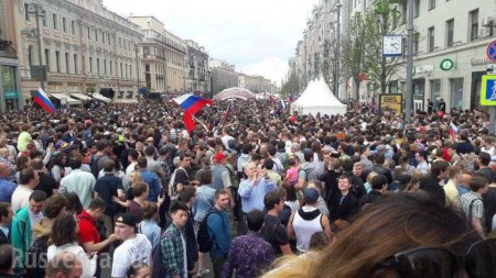 В Москве и Петербурге на митингах оппозиции задержали более 650 человек (ФОТО, ВИДЕО)
