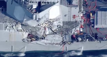 ВМС США рассказали о повреждениях своего эсминца после столкновения с торговым судном