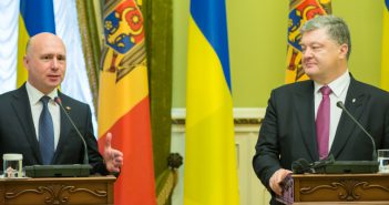 Порошенко и премьер Молдовы примут участие в открытии КПП