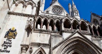Минфин: Суд Лондона приостановил исполнение решения по спору с РФ о $3 млрд