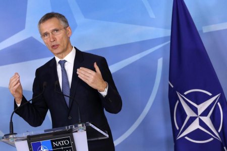 Агрессивная Россия и добрячки НАТО: западные сказки на новый лад