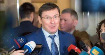 Луценко: ГПУ готова конфисковать $200 млн из «денег Януковича»
