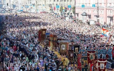 Около 100 тысяч человек прошли крестным ходом по Невскому проспекту | Русская весна