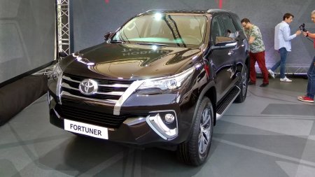 Новые внедорожники Toyota Fortuner добрались до российских дилеров