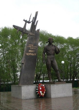 16 декабря 1941 года экипаж Ивана Черных совершил «огненный таран»
