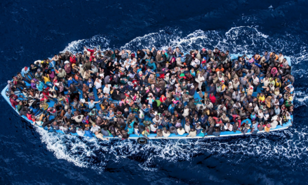 Ливийские военные спасли группу беженцев, пытавшихся уплыть в Италию