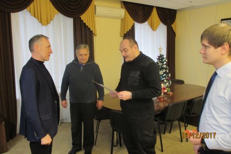 КПРФ наградила главу администрации города Стаханова Сергея Жевлакова