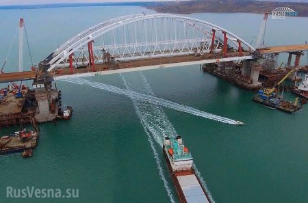 Крымский мост сомкнул берега Тамани и Керчи