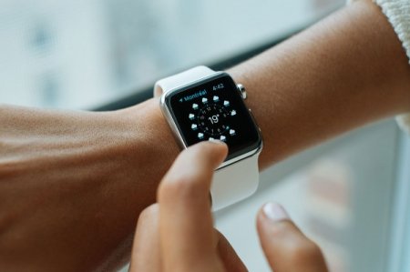 Часы Apple Watch нельзя проносить в больницу