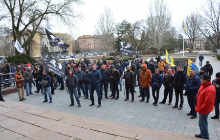 В Николаеве протестуют автовладельцы