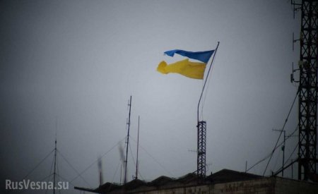 Зловещий знак: Ночной ураган порвал большой флаг Украины, развивавшийся над Мариуполем (ФОТО)