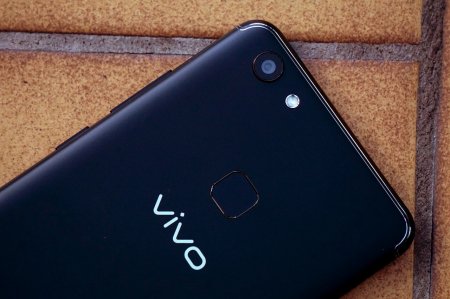 Стали известны даты релизов смартфонов Vivo X21 и Vivo V9
