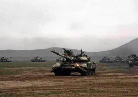 Азербайджанская армия приведена в состояние повышенной боеготовности