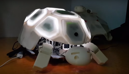 Создан робот, помогающий детям контактировать с техникой