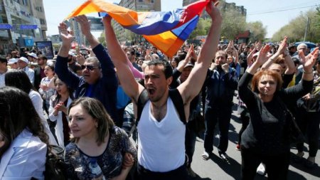Армения, новые протесты: Запад умело управляет Пашиняном