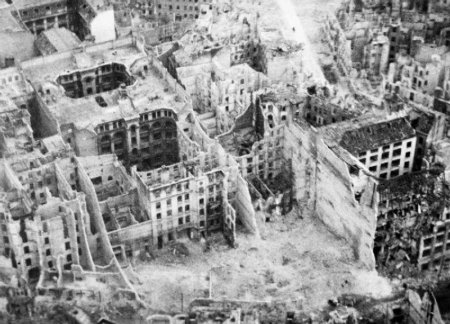 Кто уничтожил Берлин?