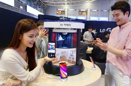 При предзаказе смартфона LG G7 ThinQ можно выиграть 43-дюймовый 4K UHD Smart-телевизор