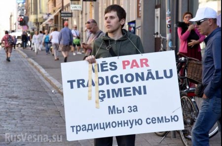 Прибалтийское дно: В Риге участники гей-парада признались в любви американским военным (ФОТО)