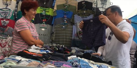 Видео: Ляшко купил трусы на базаре