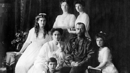 «Жертвы политических репрессий»: что известно о гибели царской семьи спустя 100 лет после казни